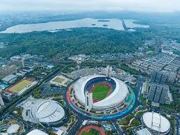 台日高中对抗赛／两队一起抢救球场拚开打 周思齐也上场吸水、整理场地