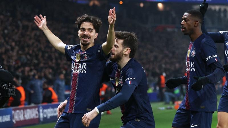 亲密互动，广东19岁王洪泽恋情曝光，女友可爱，体育生，杜锋祝福