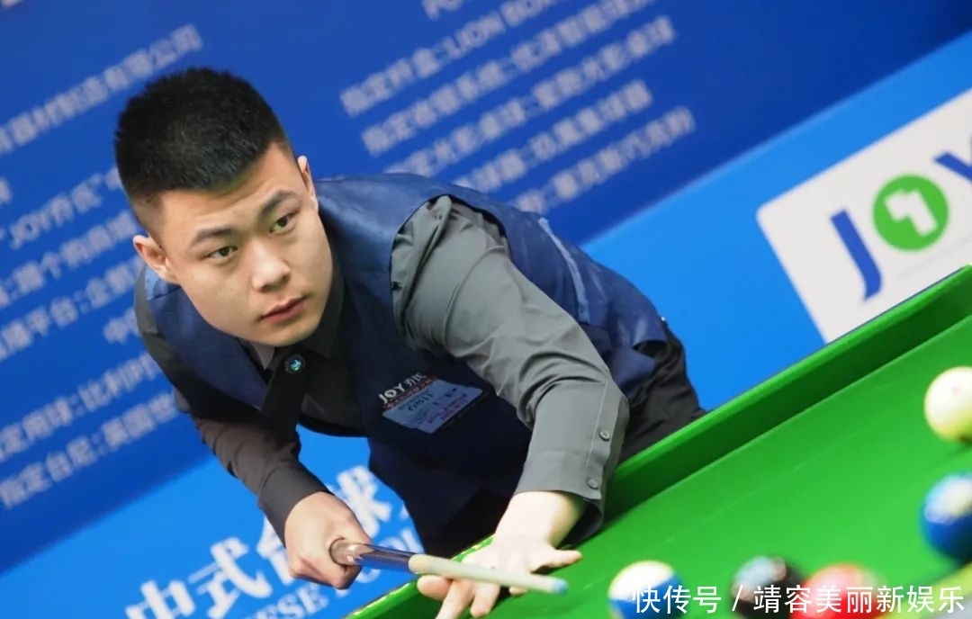 他强调了费 他强调了费